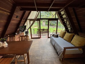 Comfort Cabin, 1 Double Bed with Sofa bed, Pets allowed, Garden View | Living room