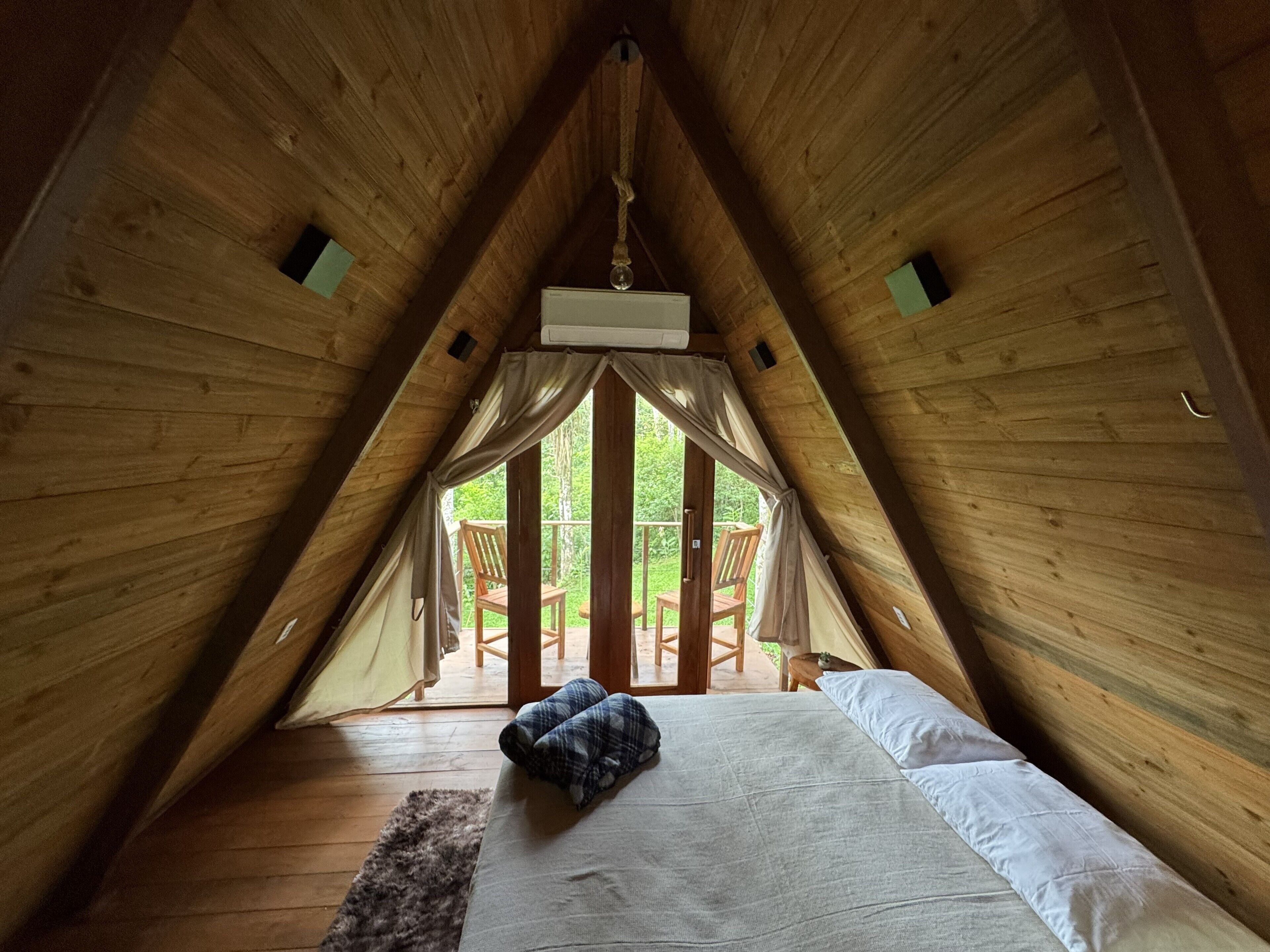 Comfort-Ferienhütte, 1 Doppelbett und Schlafsofa, Klimaanlage, Gartenblick