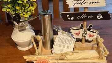 Comfort-Ferienhütte, 1 Doppelbett und Schlafsofa, Klimaanlage, Gartenblick | Esszimmer