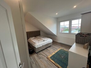 3 bedrooms, WiFi, bed sheets