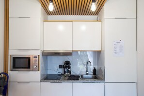 Microondas y placa de cocina