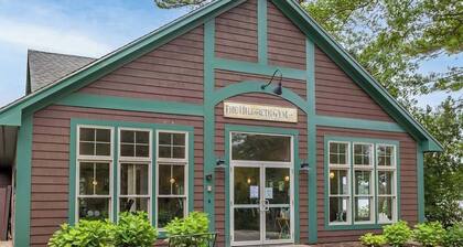 Cozy Cottage @ Summer Village w/access to pond, pools, restaurant & activities!