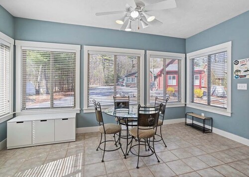 Cozy Cottage @ Summer Village w/access to pond, pools, restaurant & activities!