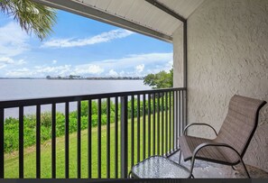 Property grounds - Across the street from the beach 
 & views of the bay! Enjoy Dolphin Baycation! (Bradenton Beach)