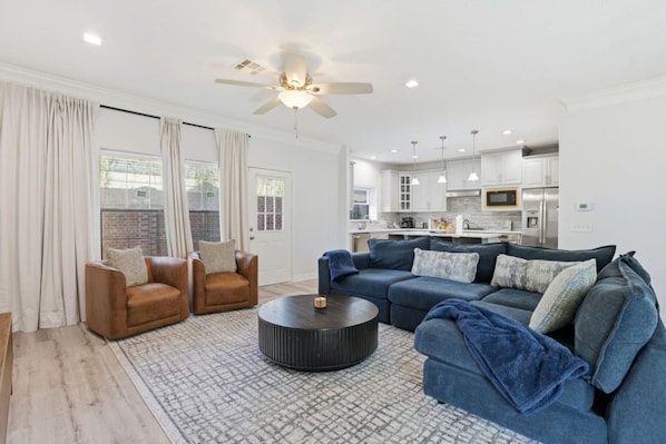 A modern living room with a sofa, chairs, and a coffee table. - SW Houston 3BR Sleeps 10 | 2 Living Areas (Houston)