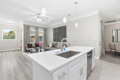O26A Single Story 2BR Townhome with King Beds and Fenced Yard