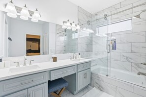 Hair dryer, towels - 2026 FIFA World Cup, 9 mi to Houston Stadium, 3BR in Houston (Houston)