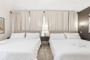 3 Schlafzimmer, Schreibtisch, Bügeleisen/Bügelbrett, Reisekinderbett