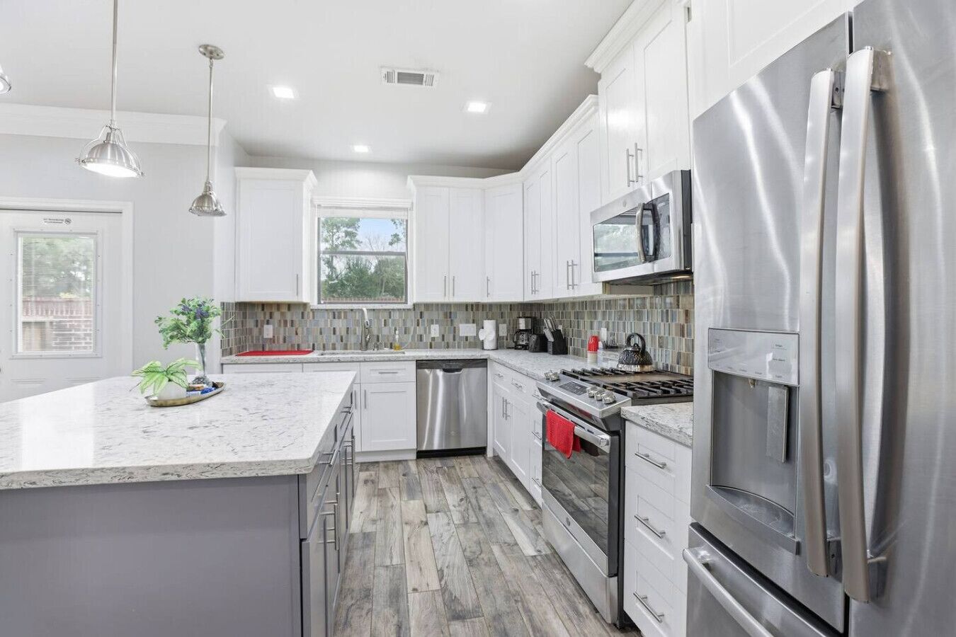 Refrigerador, microondas, horno y parrilla de estufa 