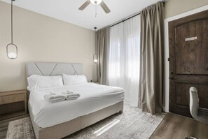 Unclassified image, 2 of 24, button - O30B Southwest Houston 2BR Townhome with King Beds and Workspaces (Houston)