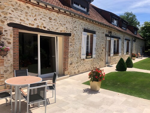 Apartment "Gîte Le Pigeonnier" with Private Terrace, Shared Garden and Wi-Fi