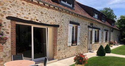 Apartment "Gîte Le Pigeonnier" with Private Terrace, Shared Garden and Wi-Fi