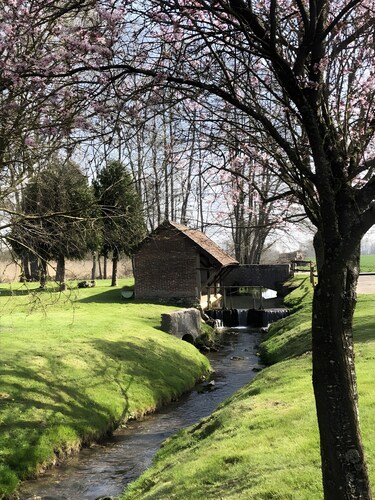 Appartement « Gîte Le Pigeonnier » avec terrasse privée, jardin commun et Wi-Fi