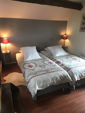 1 chambre, fer et planche à repasser, Wi-Fi, draps fournis