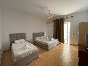 Deluxe-Dreibettzimmer | Kostenloses WLAN, Bettwäsche