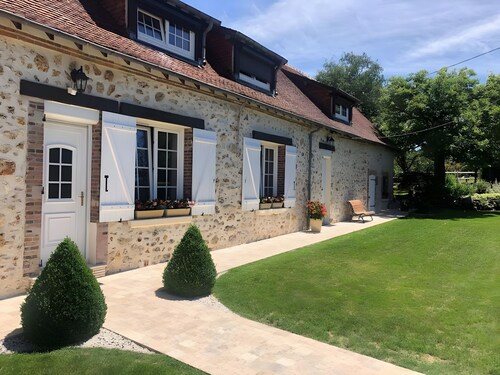 Guest Rooms “Family Suite” with Terrace, Shared Garden, and Wi-Fi