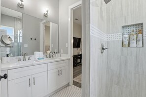 Shower, hair dryer, towels - 2026 FIFA World Cup, 9 mi to Houston Stadium, 2BR in Houston (Houston)