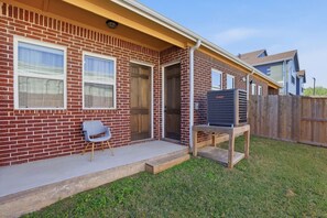 Unclassified image, 5 of 28, button - O14B Single Story 2BR Townhome With In Home Gym And Fenced Yard (Houston)