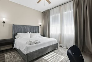 2 chambres, bureau, fer et planche à repasser, lit parapluie