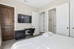 Unclassified image, 5 of 26, button - O30A Single Story 2BR Townhome With King Beds And Work Setup (Houston)