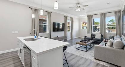 SW Houston 2BR | King Beds, Conference Table