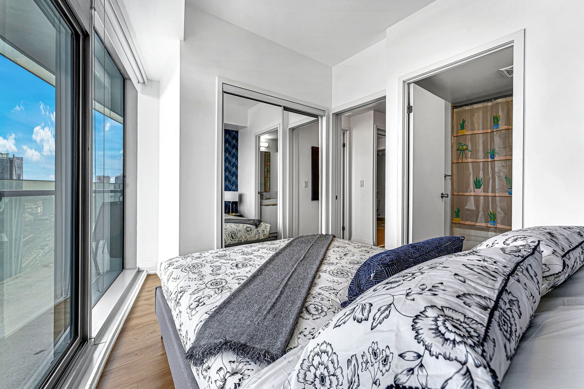 Luxury Suite, City View