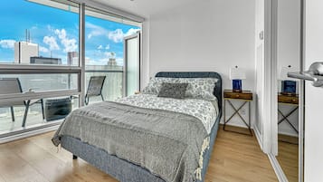 Phòng Suite Cao cấp, quang cảnh thành phố | Màn/rèm cản sáng, bàn ủi/dụng cụ ủi quần áo