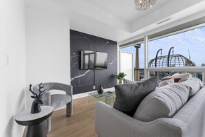 Luxury Suite, City View