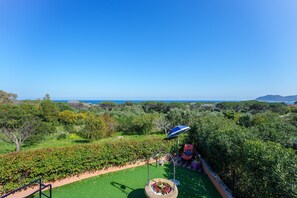 Property grounds - Holiday Home 'Gli Amici Di Adry' with Sea View, Wi-Fi and Air Conditioning (Siniscola)