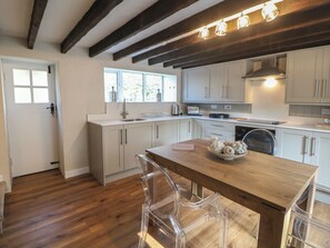 Cottage | Private kitchen - Lake Side Cottage (Wakefield)