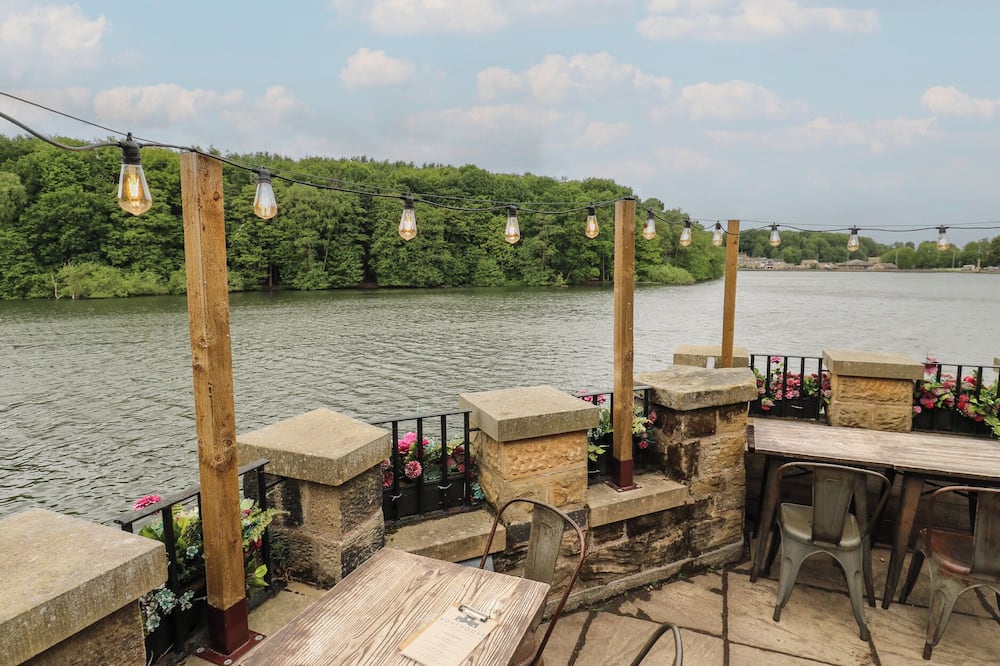 Lake Side Cottage - Darton