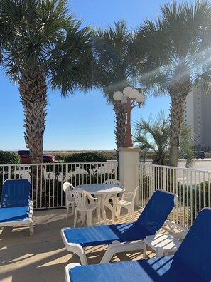 Outdoor dining - BEAUTIFUL GULF VIEW 2B/2B BALCONY OVER THE POOL,EASY BEACH ACCESS (Orange Beach)