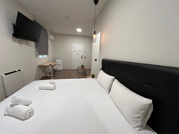 Unclassified image, 1 of 6, button - Hostal Bernabeu 2 (Madrid)