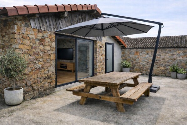 Outdoor dining - House Cholet 4 persons near Puy du Fou (cholet)