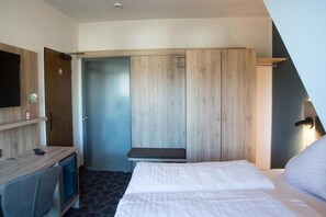 In-room safe, blackout drapes, soundproofing, iron/ironing board - Hotel Wilms (Cologne)