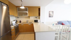 茶具/咖啡用具、冰箱、微波炉、烤箱