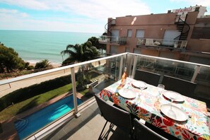 Outdoor dining - Apartment Panoramic 32 by Parc Mont-roig (Miami Playa)