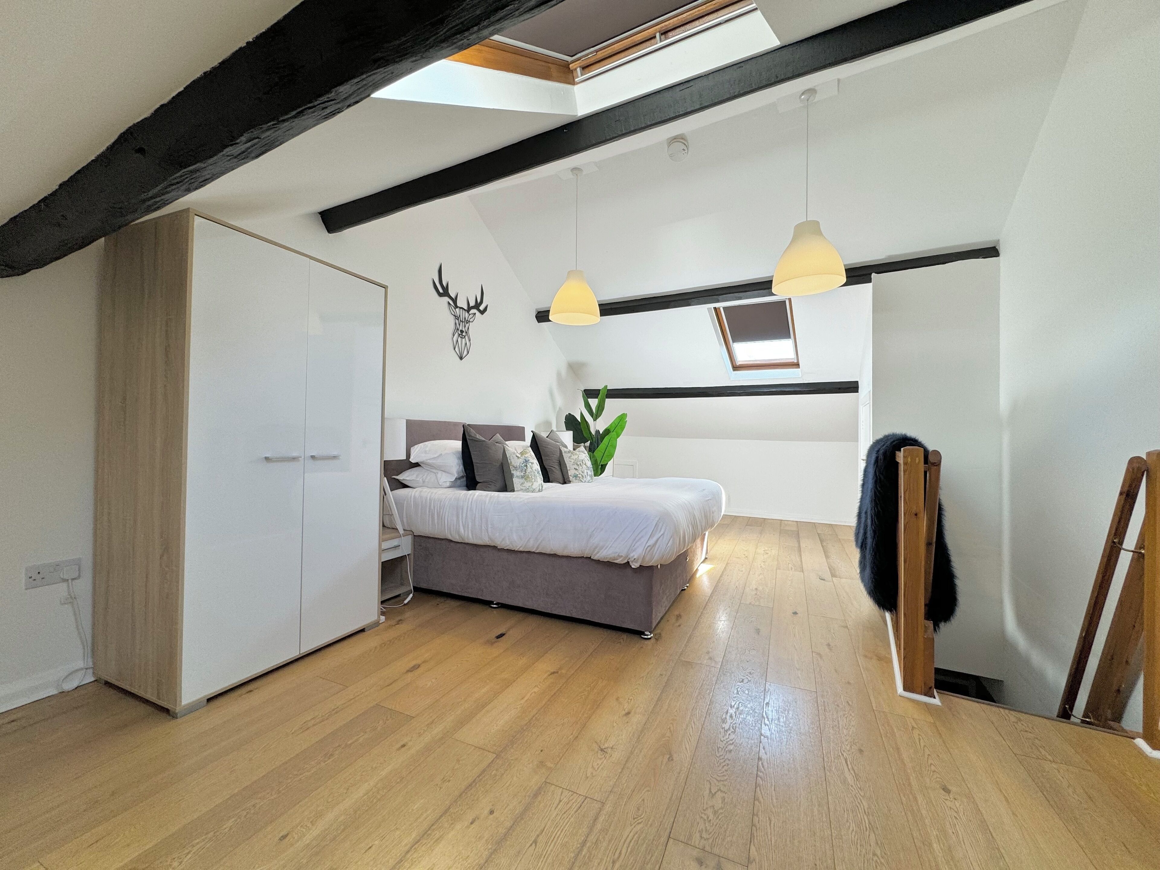 3 bedrooms, iron/ironing board, WiFi, bed sheets