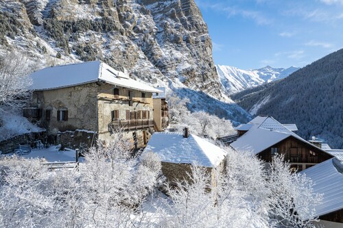 Base Camp - Exceptional Retreat 16 people -