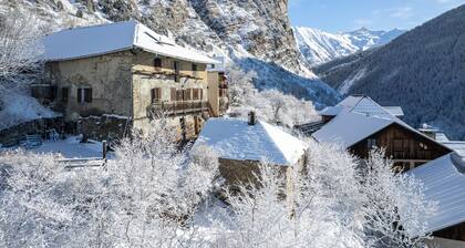 Base Camp - Exceptional Retreat 16 people -