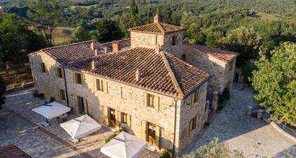 La Pietra Dorata house with pool in the beautiful hills of Siena in Tuscany