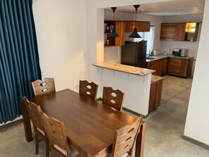 Standard House | Shared kitchen | Fridge, toaster, paper towels - Seth Villa (Matara)