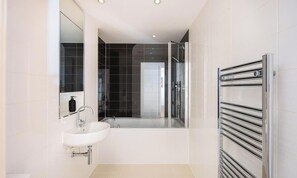 House, Accessible - 5 Mins Walk to Moorgate Tranquil City Retreat (London)