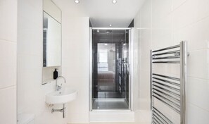 House, Accessible | 2 bedrooms, Internet - 5 Mins Walk to Moorgate Tranquil City Retreat (London)