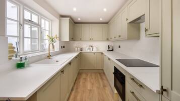 House | 4 bedrooms, Internet