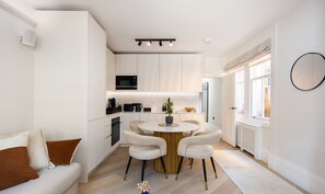 Apartment, Accessible - 5 Mins Walk to Selfridges Mayfair Getaway (London)