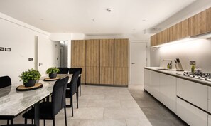 3 bedrooms, Internet - 5 Mins Walk to Bond Street Marylebone Townhouse (London)