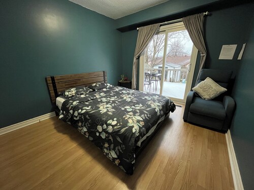 Cozy Private Main Floor Suite w/ Deck & Backyard