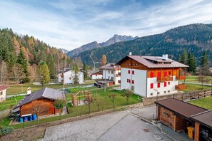 Exterior - Apartment 'Sasedel' with Mountain View and Shared Garden (Caviola)