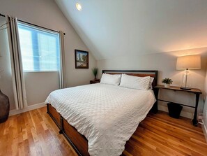 1 bedroom, iron/ironing board, WiFi, bed sheets - Walkable RiNo - Downtown - Modern Comfortable - Perfect visit or remote work (Denver)